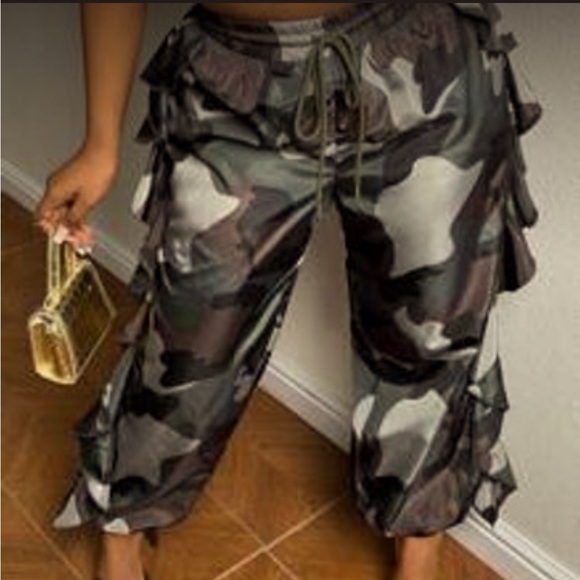 SHEIN Pants - Camo pants